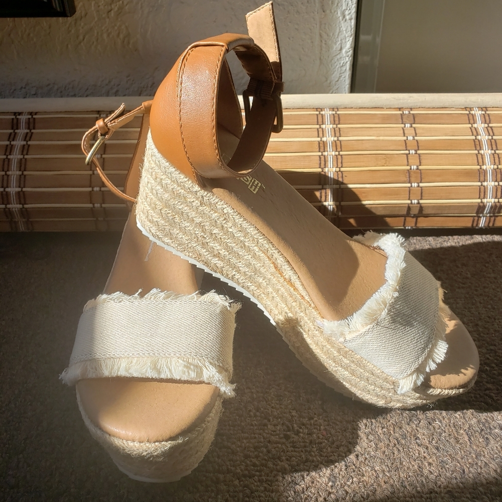 Platform wedge espadrilles